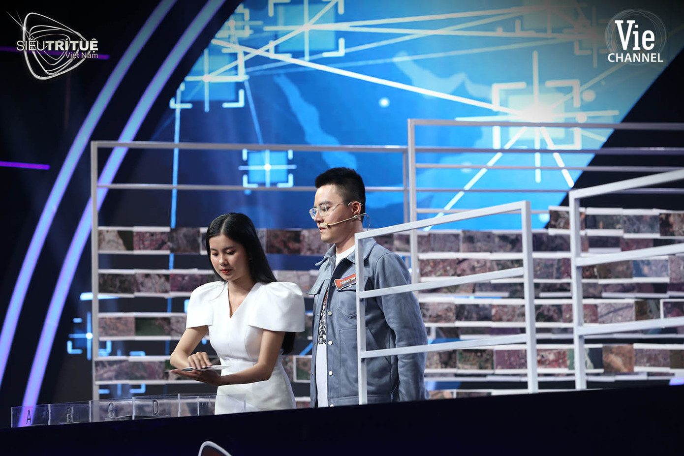 Trấn Thành kinh ngạc trước chàng trai định vị 2.319 ảnh vệ tinh thần tốc ảnh 3