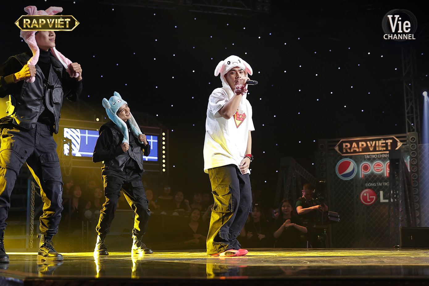 GDucky mang opera vào rap tại bảng tử thần, 'lột xác' ma mị hát 'Tiền Nhiều Để Làm Gì?' ảnh 1