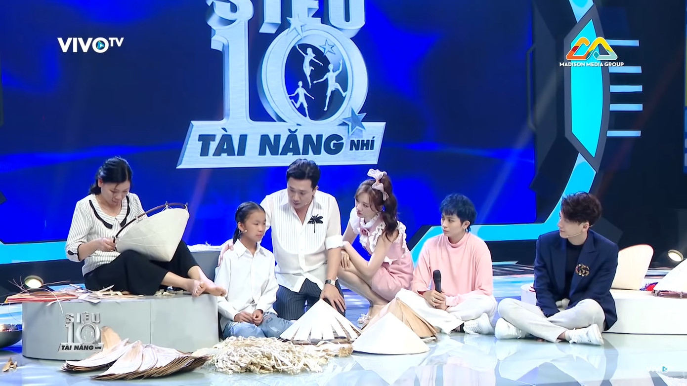 Cô bé nghèo làm nón lá tham gia 'Siêu tài năng nhí' được Trấn Thành tài trợ 5 năm tiền học ảnh 3
