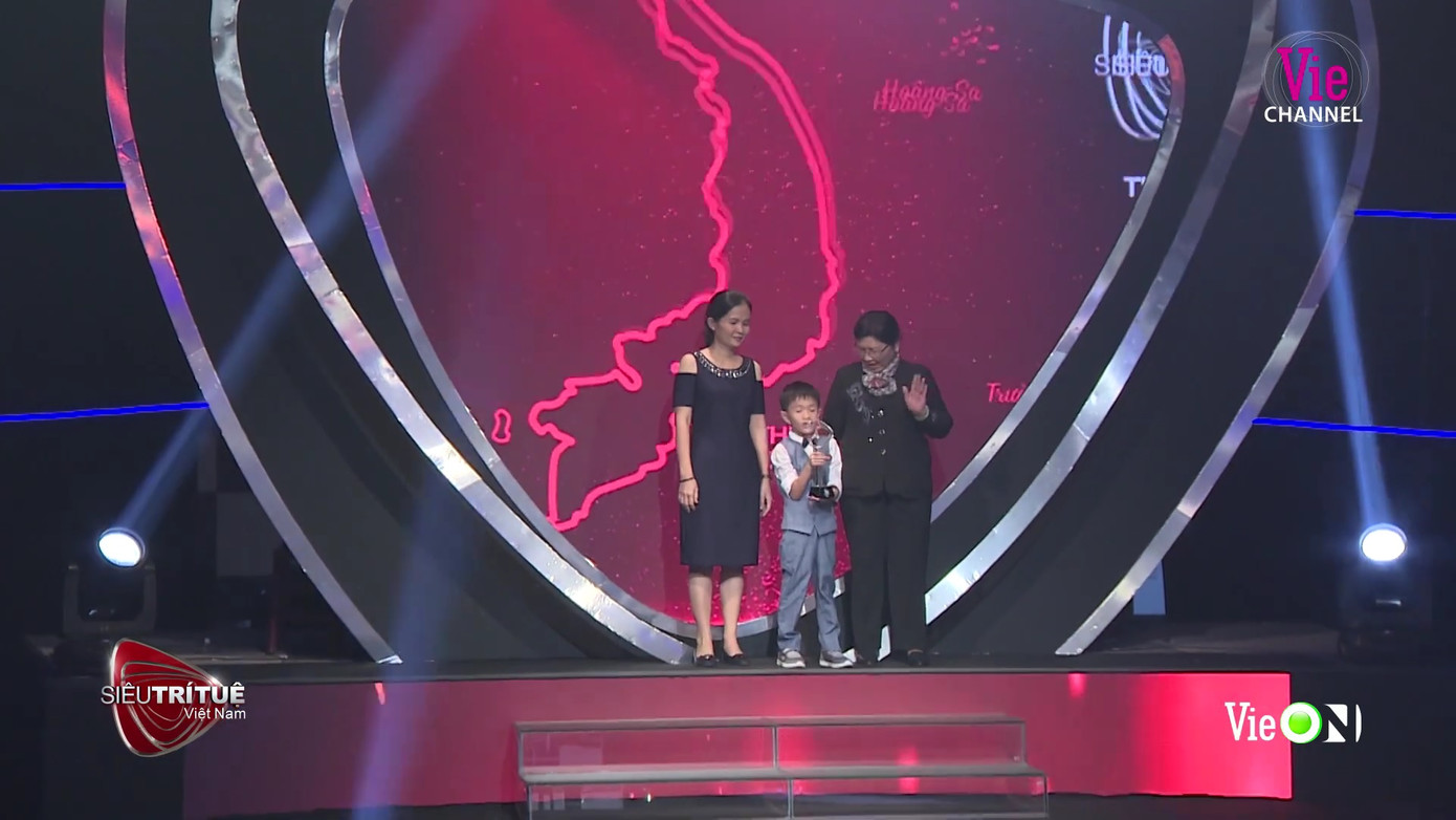 Cậu bé 7 tuổi có trí nhớ siêu phàm tại Siêu trí tuệ khiến Trấn Thành, Tóc Tiên chào thua ảnh 4