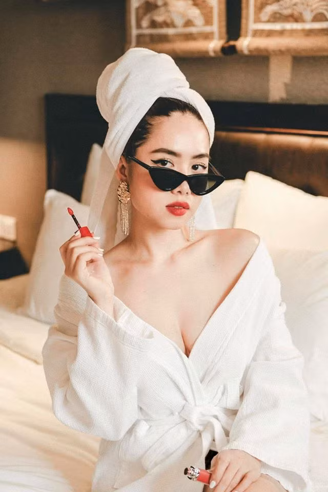 Nữ chính ‘Người ấy là ai’ sở hữu thân hình ‘bốc lửa’, là beauty blogger nổi tiếng ảnh 9