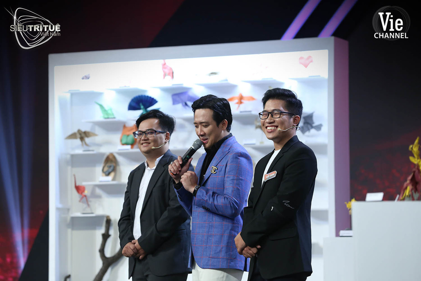 Mc Lại Văn Sâm, Tóc Tiên choáng váng chứng kiến 'dị nhân origami' ảnh 2