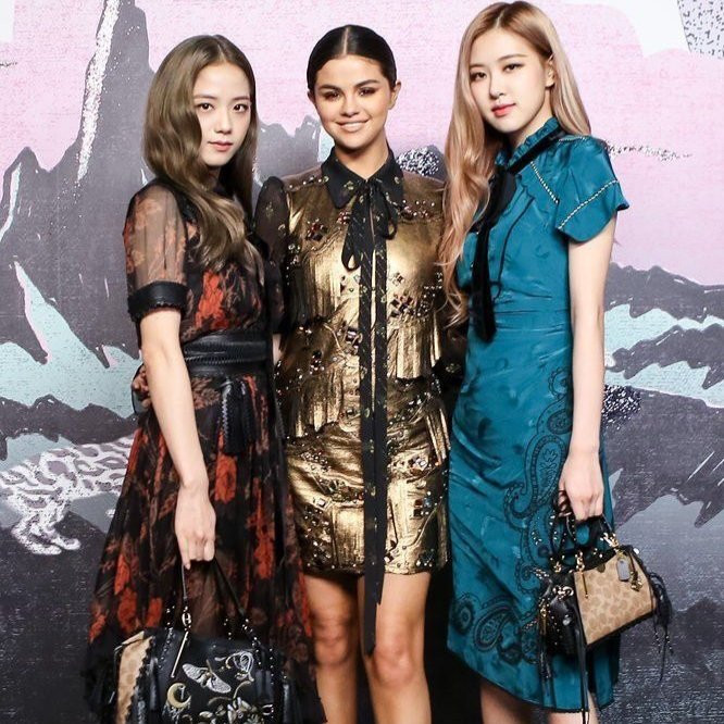 Mỹ nhân Hàn trong bộ váy xẻ táo bạo gây 'nhức mắt' tại Liên hoan phim Busan ảnh 9