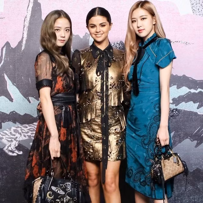 Mỹ nhân Hàn trong bộ váy xẻ táo bạo gây 'nhức mắt' tại Liên hoan phim Busan ảnh 9