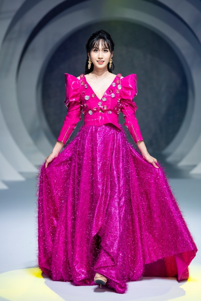 Ba mỹ nhân chuyển giới hàng đầu showbiz Việt, Hương Giang vẫn là ‘tường thành’ ảnh 8