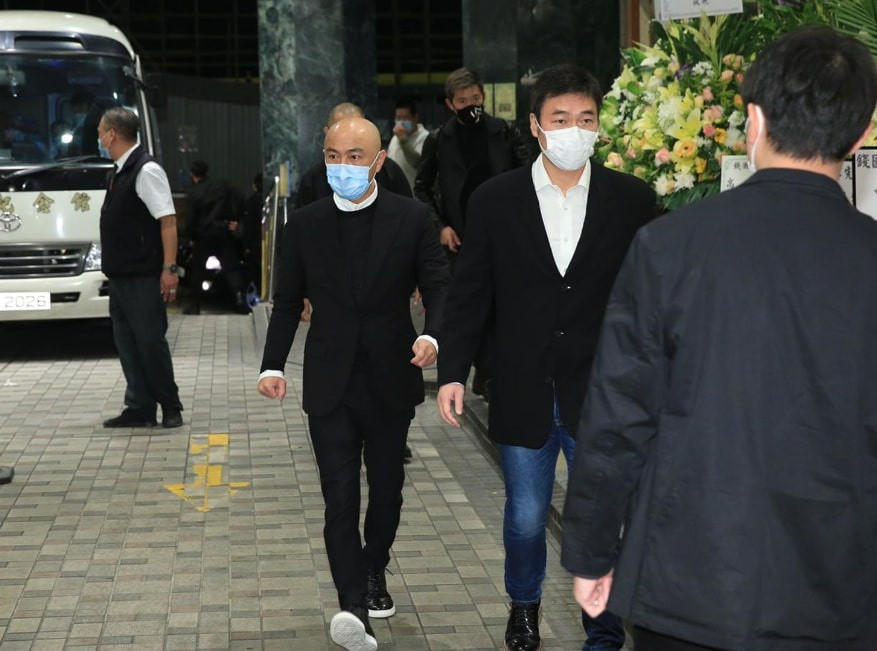 Không thể nhịn cười về hậu trường dàn dựng các cảnh cưỡi ngựa oai phong ở phim Trung Quốc ảnh 5