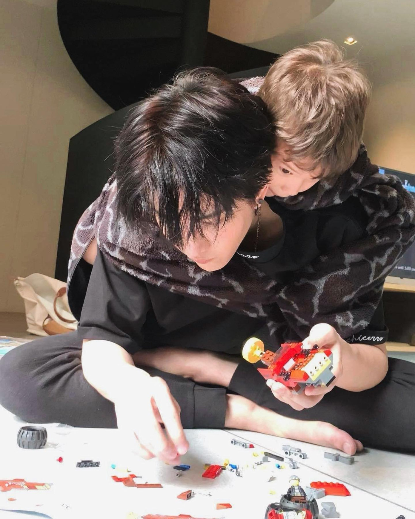 Tự tin diện bikini ở tuổi 61, nữ diễn viên Nhật Bản gây ‘sốc’ vì thân hình quá nảy nở ảnh 4