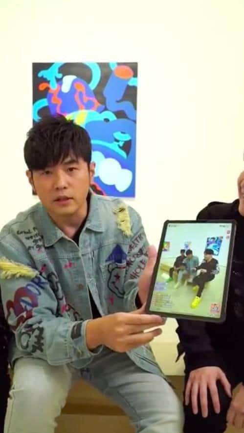 Mỹ nhân Hàn trong bộ váy xẻ táo bạo gây 'nhức mắt' tại Liên hoan phim Busan ảnh 2