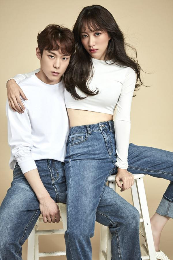 ‘Hòa Thân’ Vương Cương hạnh phúc bên vợ kém 20 tuổi, sinh con ở tuổi 60 ảnh 5