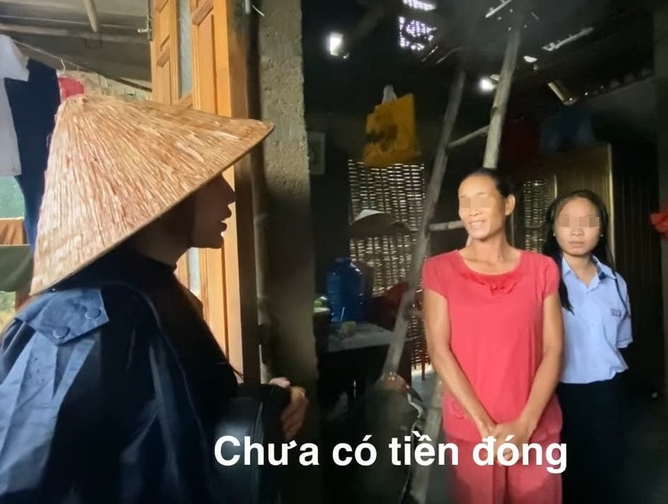 Thủy Tiên tài trợ học phí đến hết đại học cho 2 em nghèo vùng lũ ảnh 1