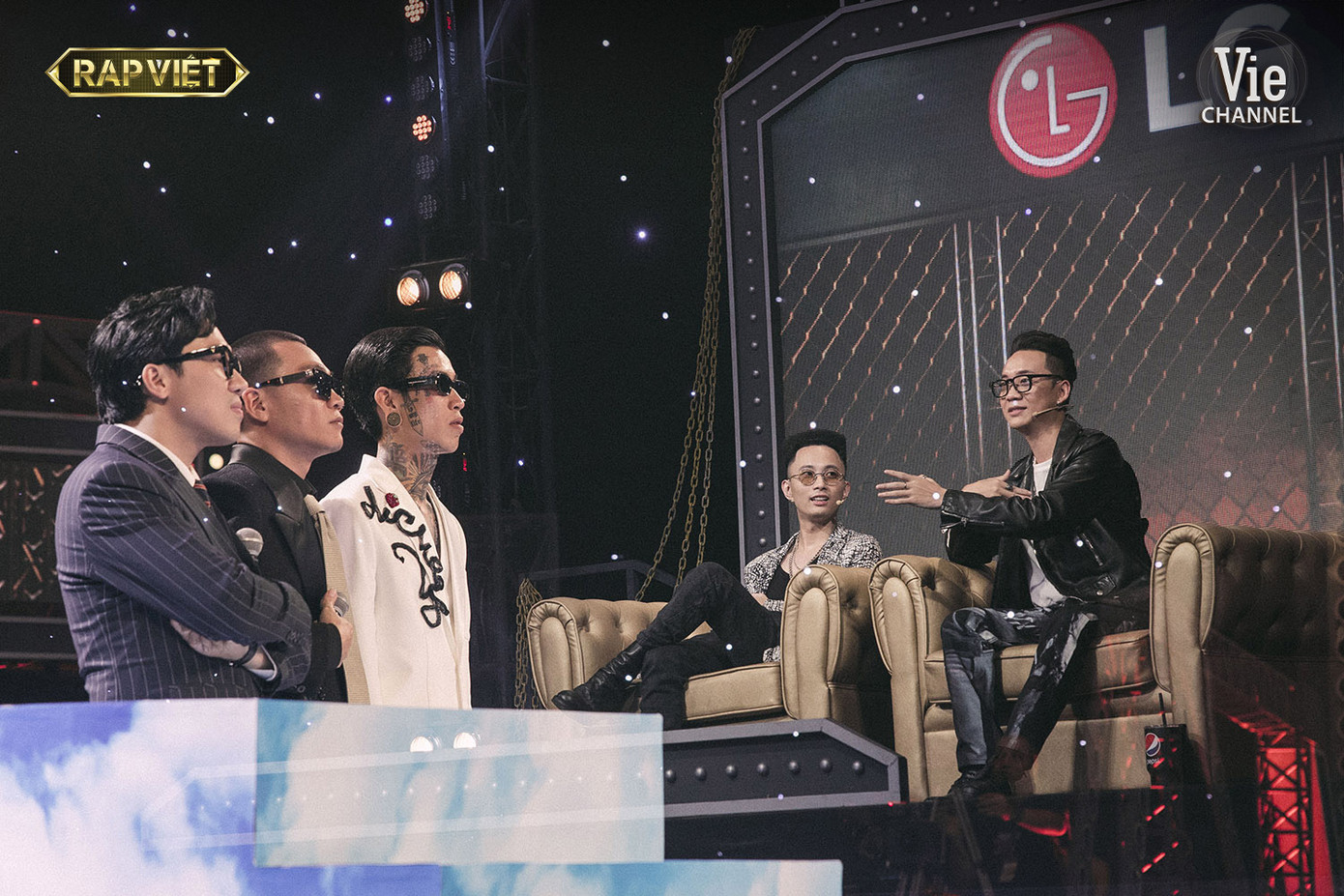 Xem màn trình diễn nghẹn ngào cùng Wowy của Dế Choắt - Quán quân Rap Việt ảnh 3