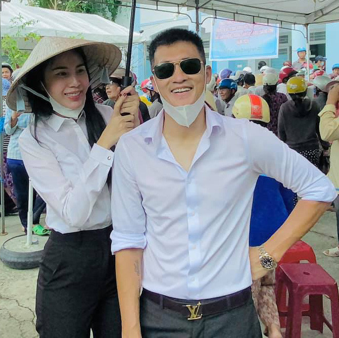 'Lừa' Công Vinh 3 lần, Thủy Tiên không dám nghe máy của chồng, ở lại cứu trợ miền Trung ảnh 5