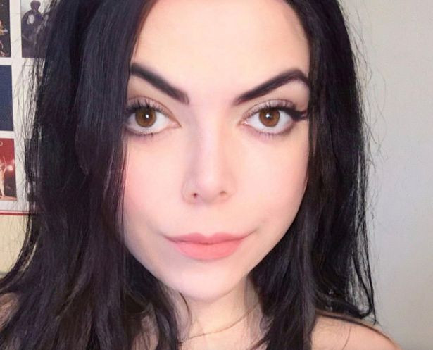 Sửng sốt với cô gái có khuôn mặt giống Michael Jackson ảnh 2