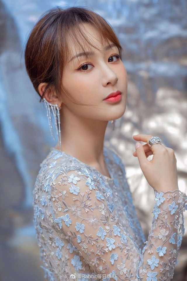 Lưu Diệc Phi khiến fan hoảng hồn vì lộ mặt chảy xệ, nhăn nheo ảnh 9