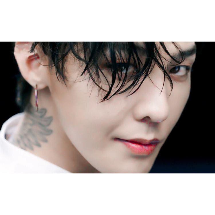 Choáng với nụ hôn bạo lực đến ‘sứt môi’ của sao nam 63 tuổi ảnh 10