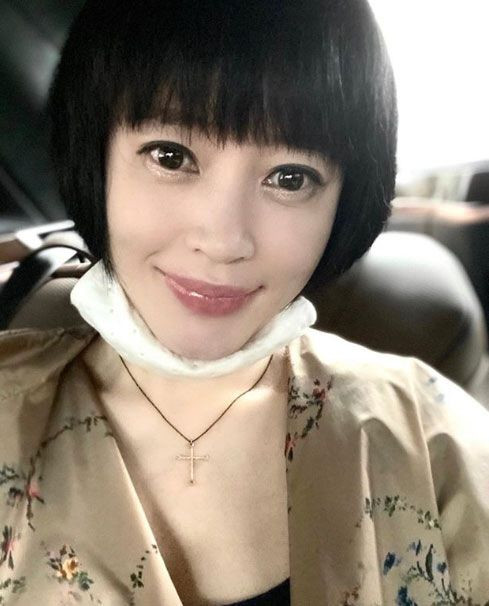 Sốt xình xịch với bộ ảnh nàng 'Triệu Mẫn' An Dĩ Hiên bụng bầu vượt mặt ở tuổi 40 ảnh 5