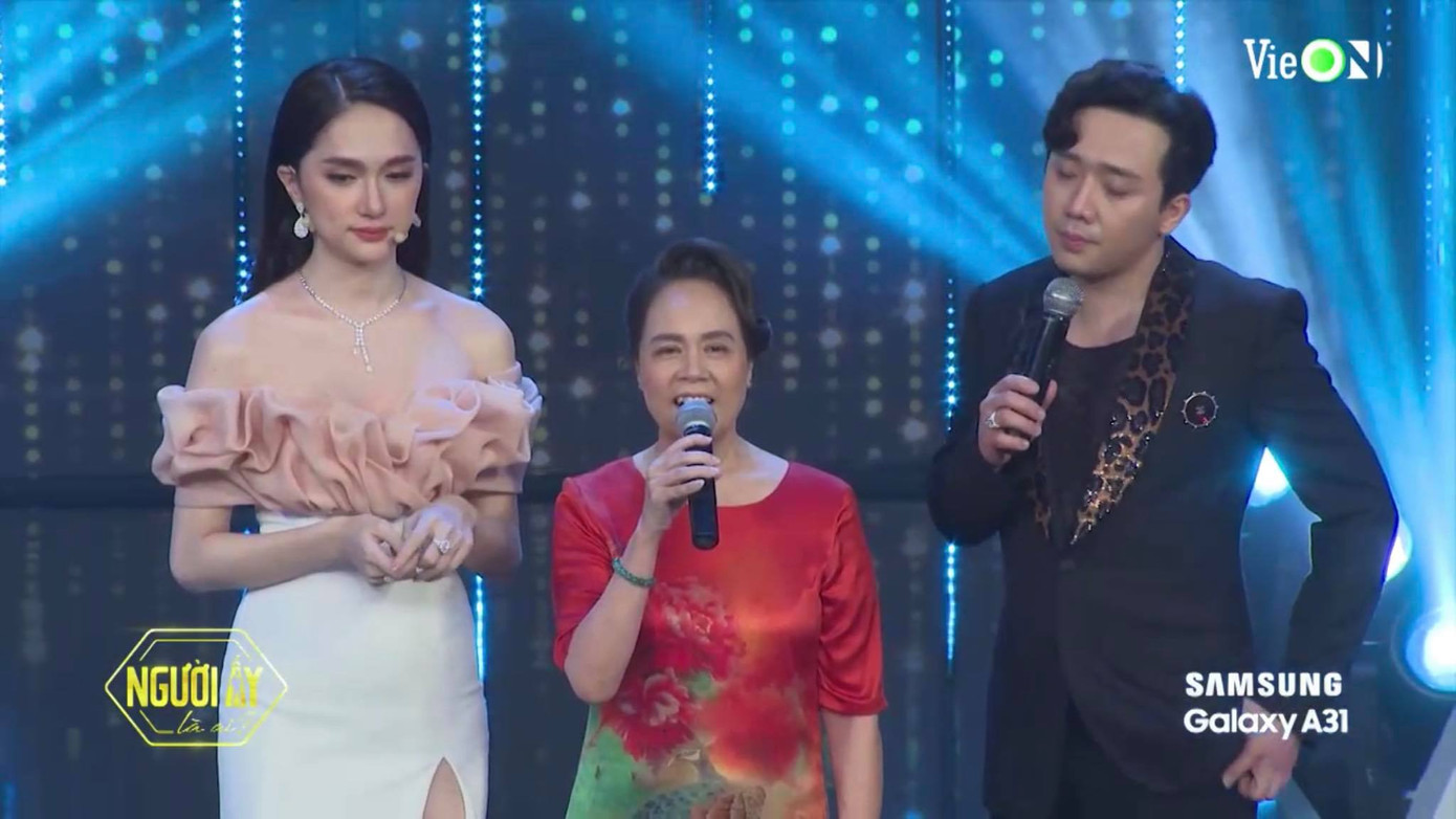 Hương Giang là nữ chính 'Người ấy là ai', chưa gì đã bị nghi vấn hẹn hò với CEO Singapore ảnh 1