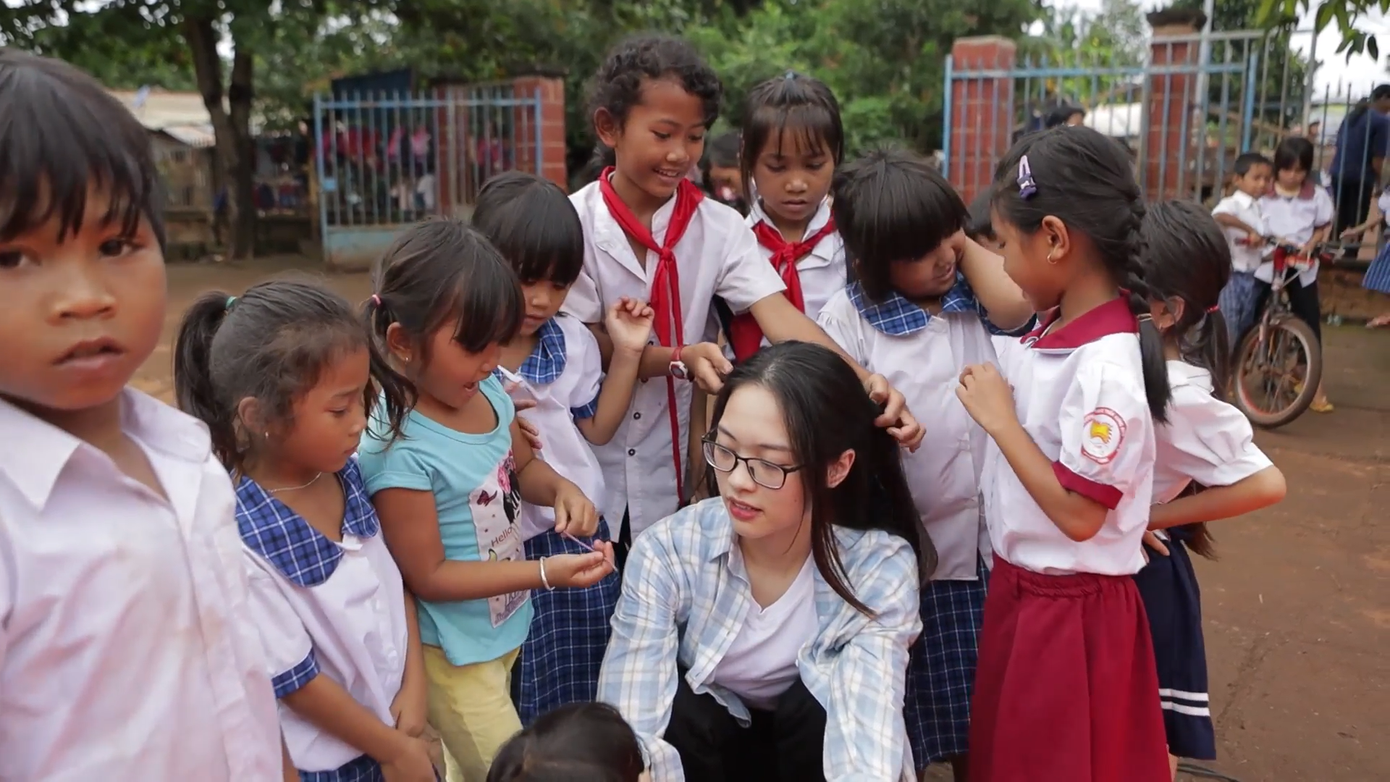 Thí sinh HHVN bật khóc khi chứng kiến bữa cơm với muối của hai bà cháu nghèo ảnh 7