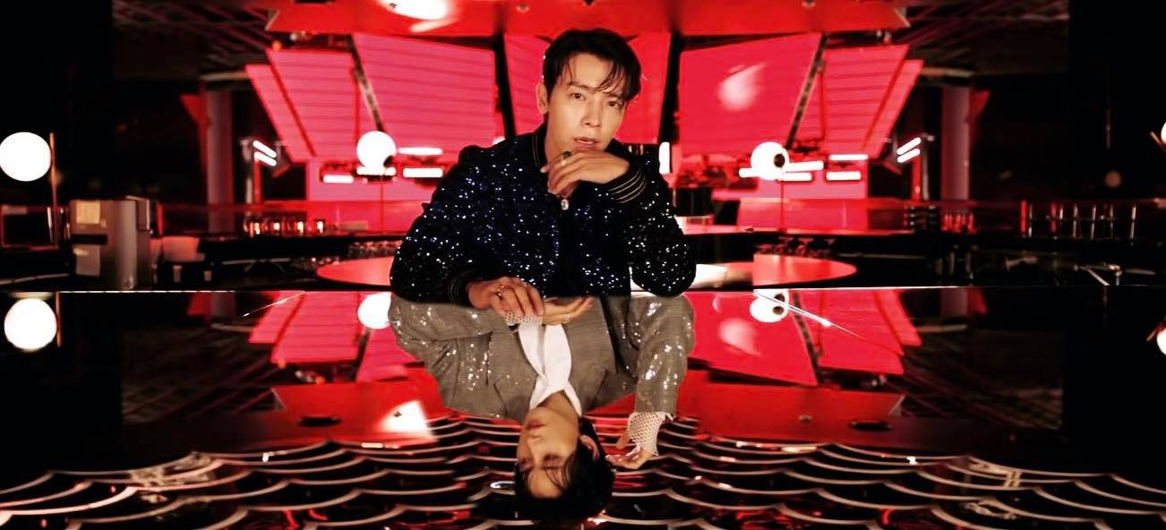 Nữ thần tượng Nhật Bản chụp ảnh hở ngực táo bạo trên tạp chí người lớn ảnh 11