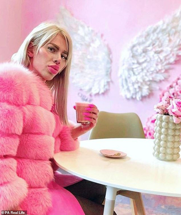 Chàng trai chật vật tìm bạn gái, chi 450 triệu đồng phẫu thuật giống búp bê Barbie ảnh 5