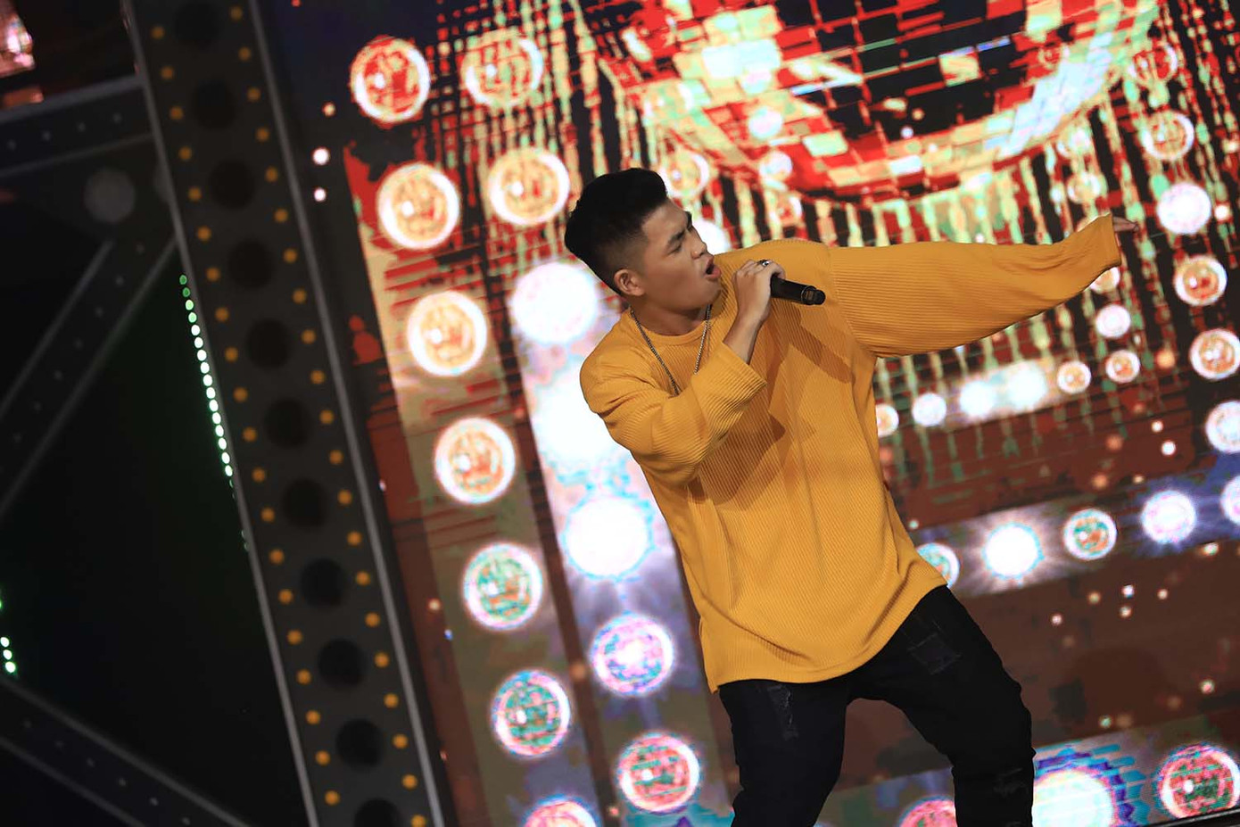 ‘Rap Việt’ soán ngôi vương ‘Người Ấy Là Ai’, dễ dàng hạ bệ ‘King Of Rap’ nhờ có Trấn Thành ảnh 2