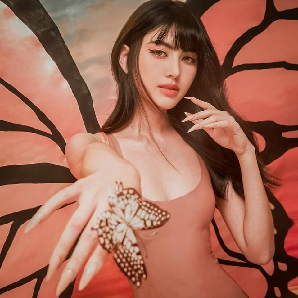 Mê mẩn ngắm ‘ma nữ đẹp nhất Thái Lan’ Mai Davika hóa Tiên bướm gợi cảm dịp Halloween ảnh 1