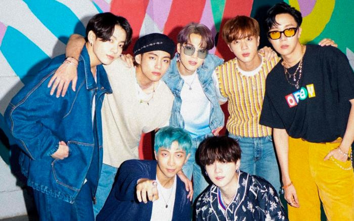 Dương Mịch năm 17 tuổi trong vòng tay của Thành Long được dân mạng nhận xét như bố con ảnh 6