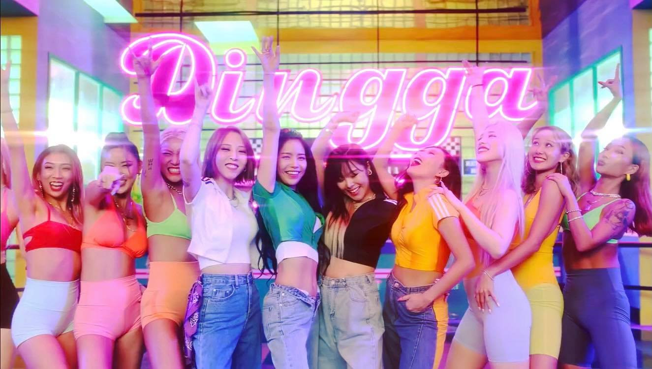 Tự tin diện bikini ở tuổi 61, nữ diễn viên Nhật Bản gây ‘sốc’ vì thân hình quá nảy nở ảnh 12