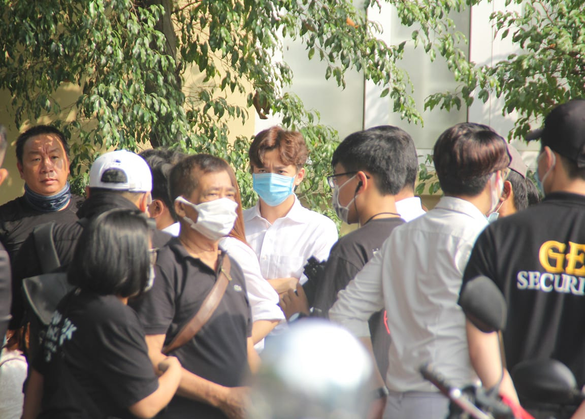 Ngày buồn cuối năm của showbiz Việt: Đông đảo nghệ sĩ đến tiễn biệt danh hài Chí Tài ảnh 5