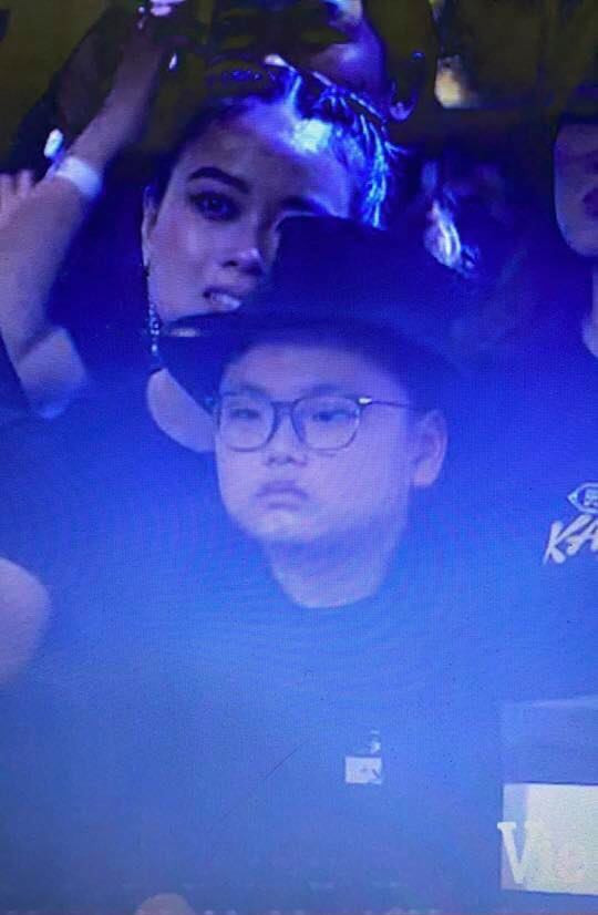 Phì cười trước biểu cảm của 2 con trai Xuân Bắc khi quán quân Rap Việt được xướng tên ảnh 4