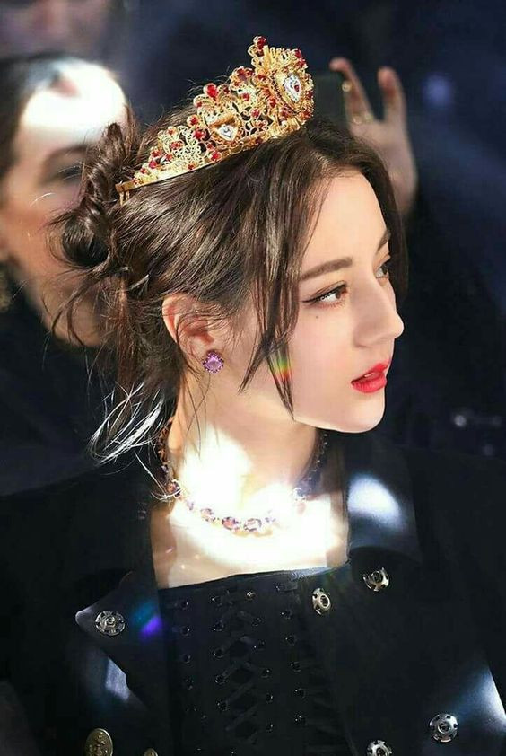 Top 10 mỹ nhân đẹp nhất châu Á, Lisa (Blackpink) 'vượt mặt' Địch Lệ Nhiệt Ba ảnh 4