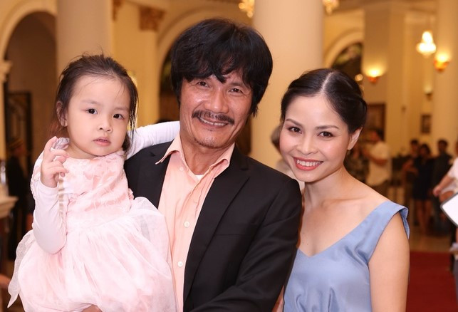 Nghệ sĩ Công Ninh chia sẻ bí quyết giữ lửa hôn nhân với vợ kém 22 tuổi ảnh 3