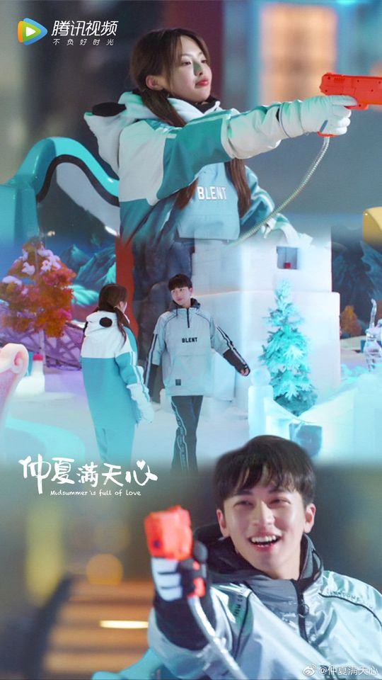 Dương Mịch năm 17 tuổi trong vòng tay của Thành Long được dân mạng nhận xét như bố con ảnh 12