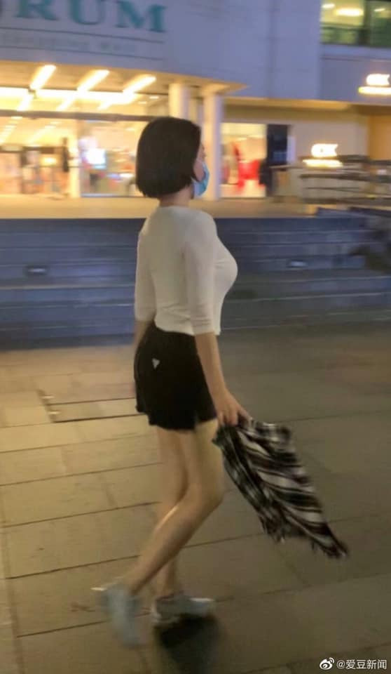 Mỹ nhân ‘Tiếu ngạo giang hồ’ gây sốt vì đã U50 nhưng thân hình vẫn mơn mởn như gái 18 ảnh 2