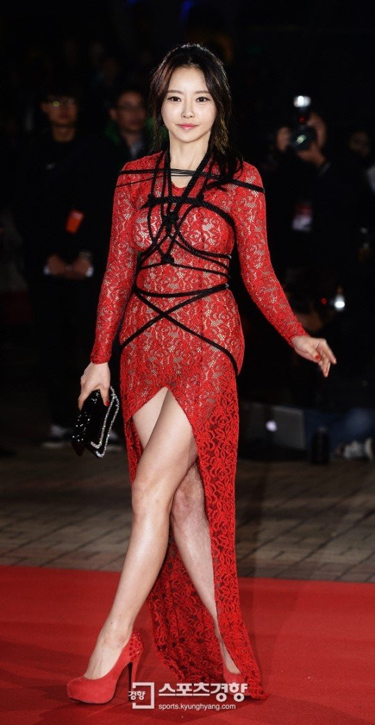 8 bộ váy hở sốc nhất trong các lễ trao giải của mỹ nhân Hàn ảnh 14
