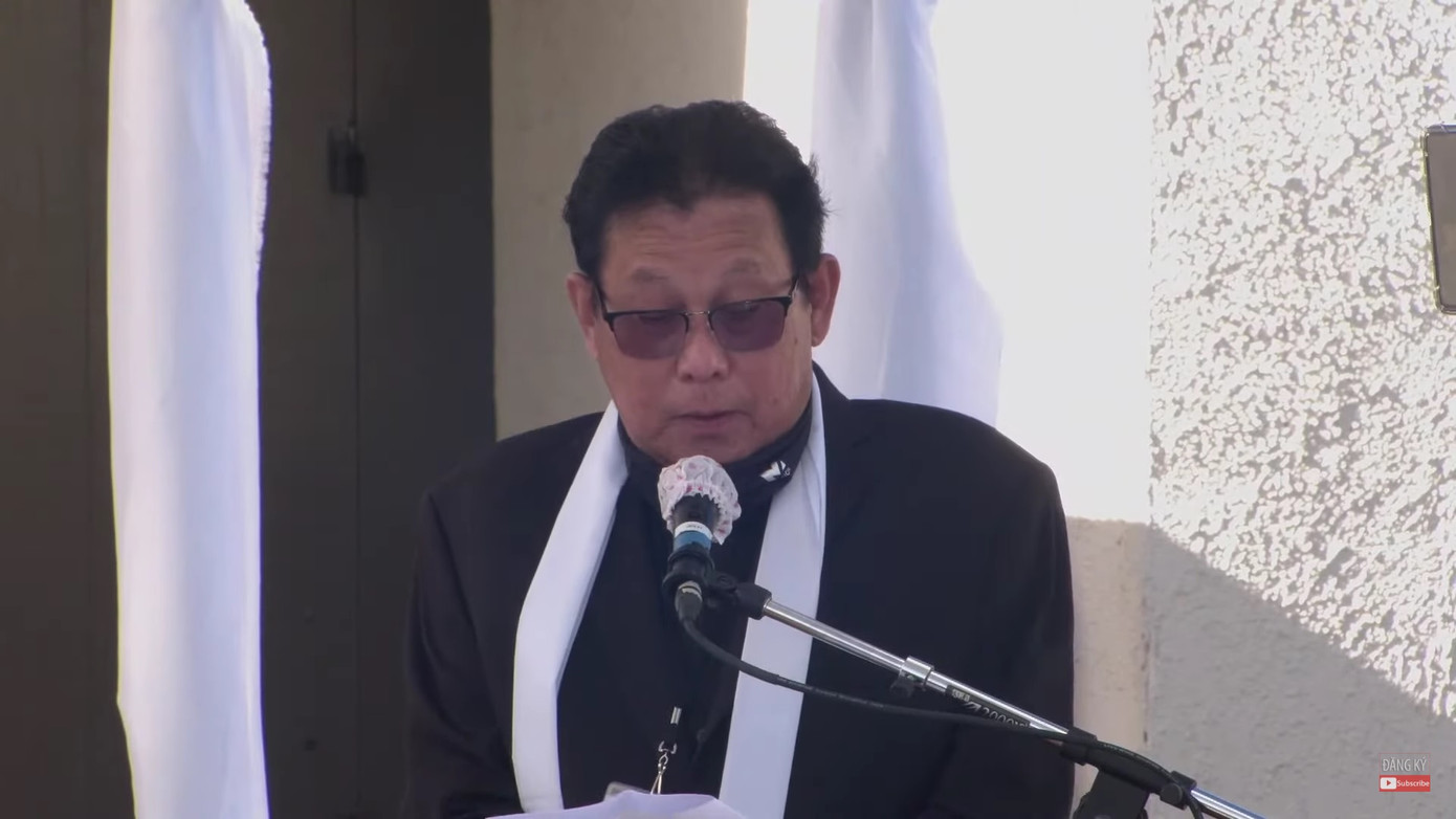 Phương Loan nức nở xoa di ảnh chồng khi bài hát 'Nhỏ ơi' vang lên trong tang lễ ảnh 5