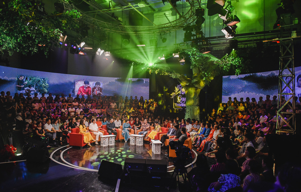 NSND Minh Hằng bồi hồi nhớ lại cảnh quay phim bị Quyền Linh đánh sưng người ảnh 1