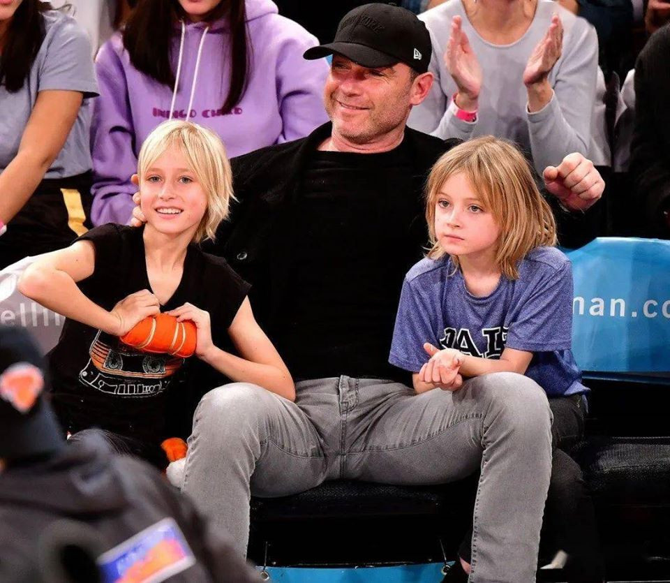 Ngây ngất trước ngoại hình xinh hơn con gái của quý tử nhà minh tinh phim 'King Kong' ảnh 8