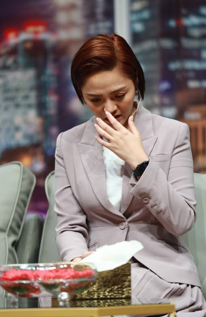 Thu Quỳnh khóc khi kể quá trình 'vượt cạn' đau đớn, từng muốn nhảy lầu tự tử vì trầm cảm ảnh 3