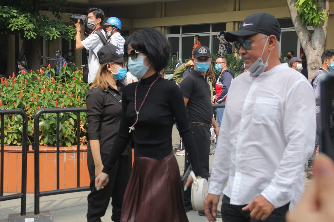 Ngày buồn cuối năm của showbiz Việt: Đông đảo nghệ sĩ đến tiễn biệt danh hài Chí Tài ảnh 9