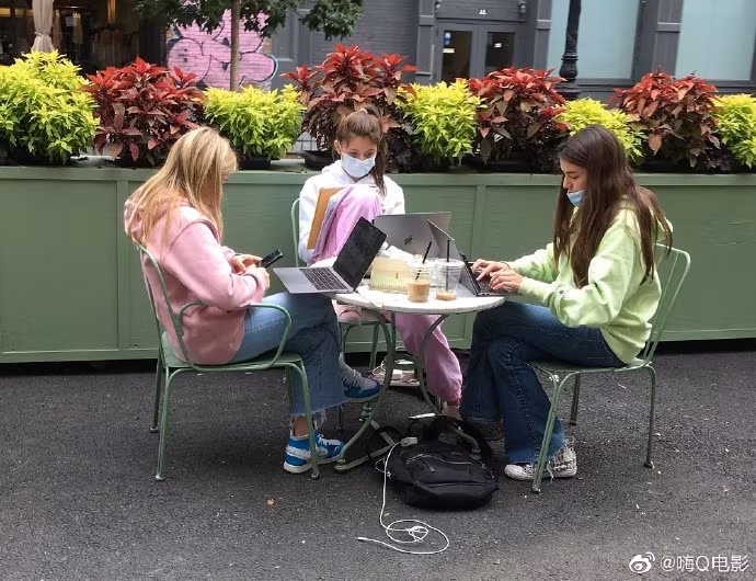 Suri Cruise leo thẳng top tìm kiếm ở Hàn Quốc vì vóc dáng, khí chất như ngôi sao ở tuổi 14 ảnh 5