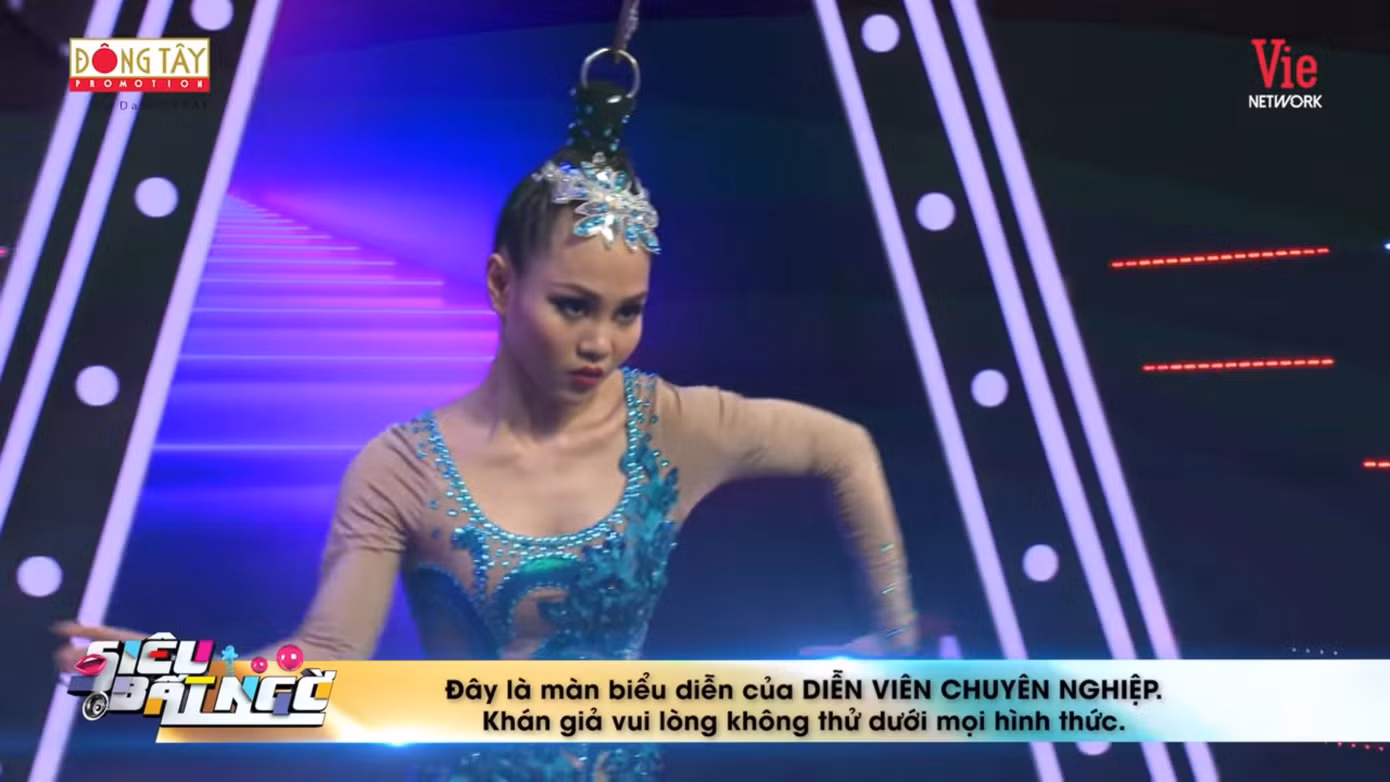 Rợn người với màn xiếc tóc trên không khiến Lý Nhã Kỳ quyết tặng toàn bộ tiền thưởng ảnh 2