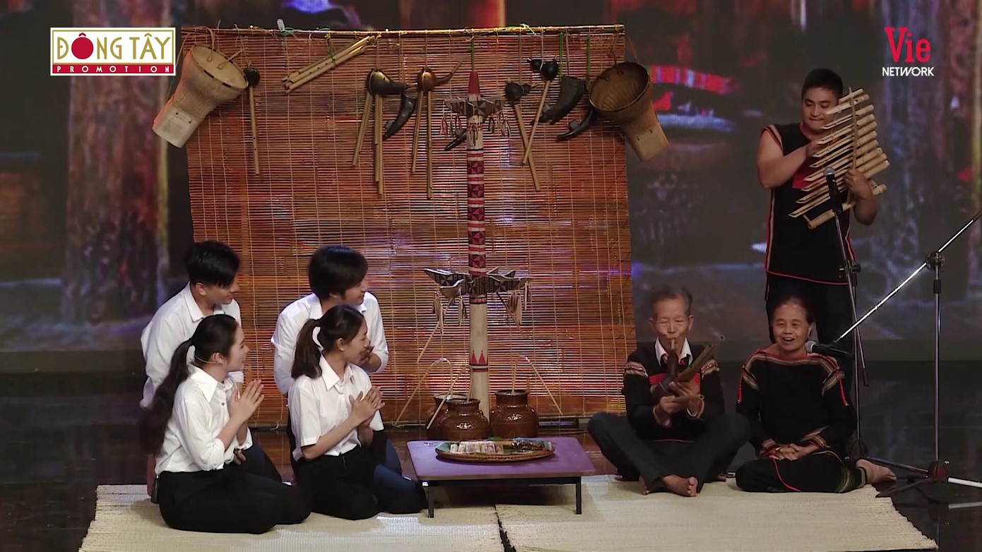 NSND Trung Đức, Tự Long bồi hồi nhớ lại ký ức với tiếng kẻng những ngày xa xưa ảnh 6