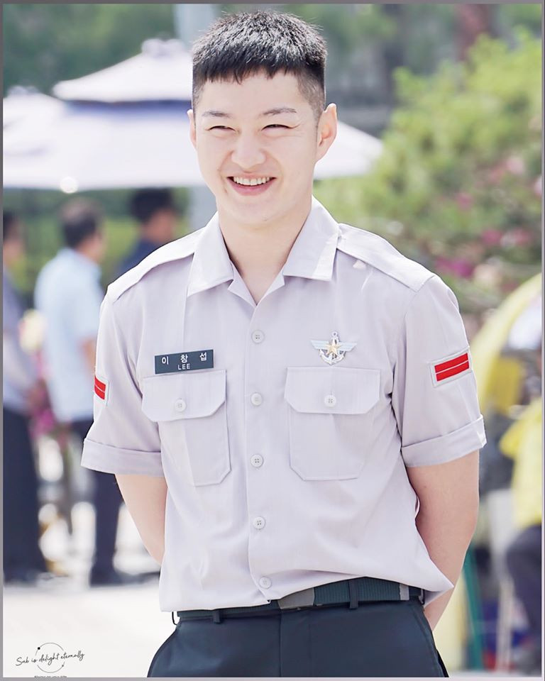 Nữ thần tượng Kpop nhận bình luận khiếm nhã khi diện đồ ngắn cũn cỡn ảnh 5