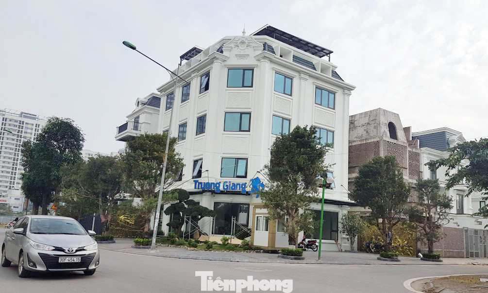 Cận cảnh nở rộ biệt thự, liền kề tại Hà Nội 'bóp méo' quy hoạch ảnh 11