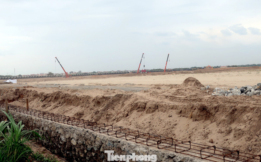 10 lao động làm việc trên công trường Nhà máy nước mặt sông Hồng ảnh 3