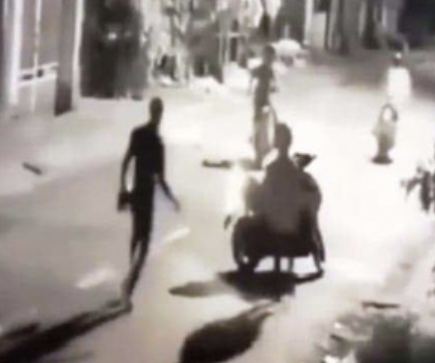 Chặn đường chém người, cướp xe máy trong đêm ở TPHCM ảnh 1