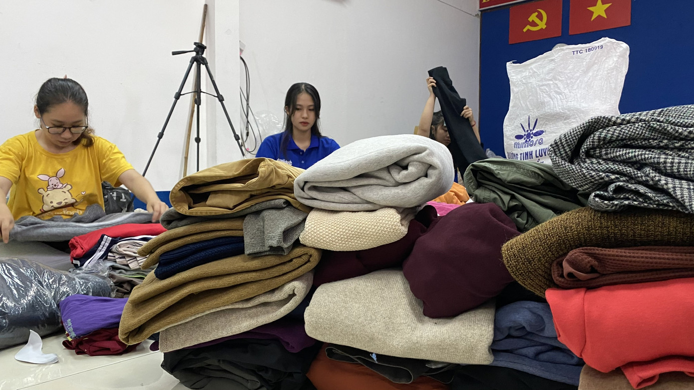 Giới trẻ Sài Gòn ngày đêm tiếp nhận vật phẩm tiếp ứng bà con miền Trung ảnh 6