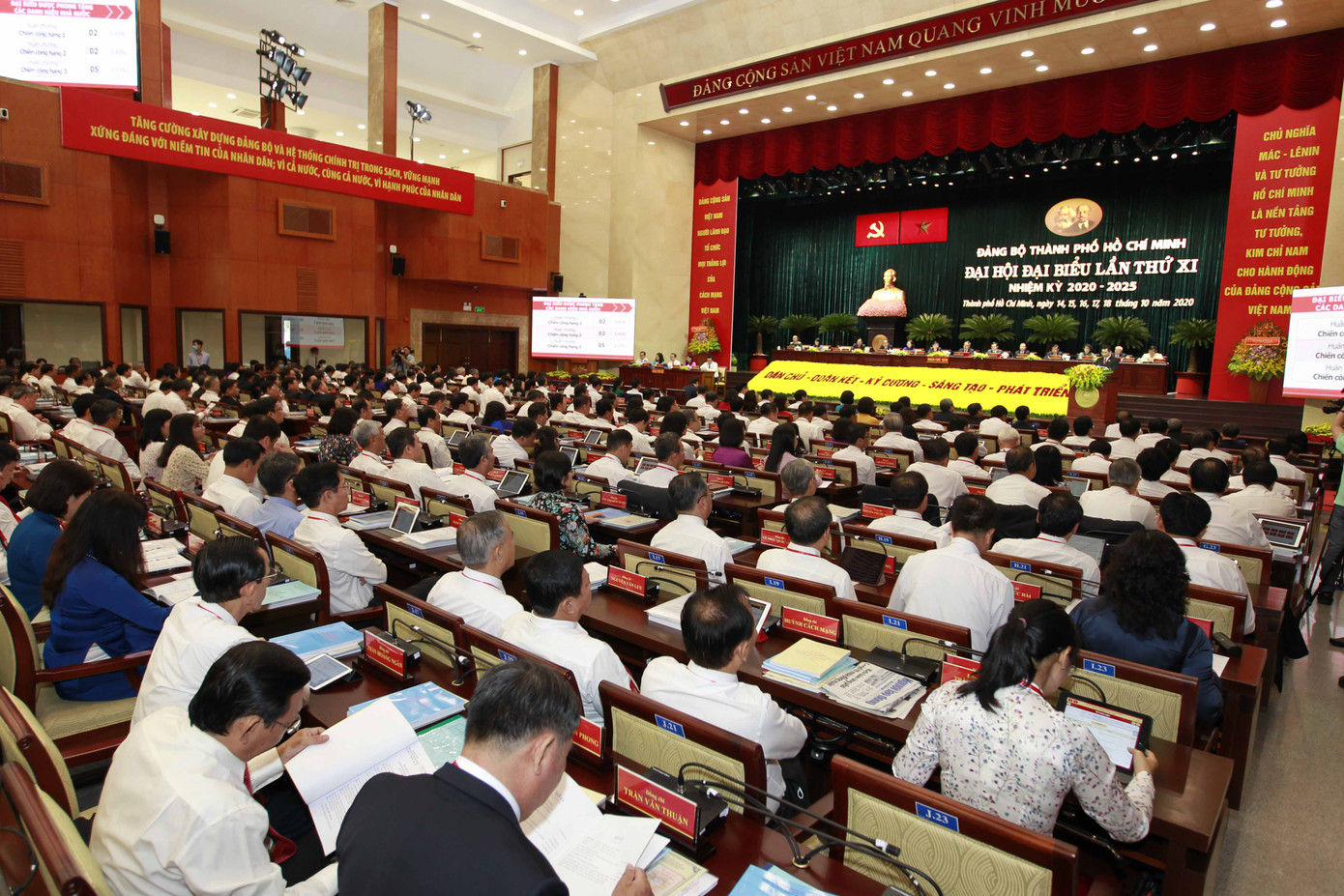 Hình ảnh phiên họp trù bị của Đại hội Đảng bộ TPHCM ảnh 10