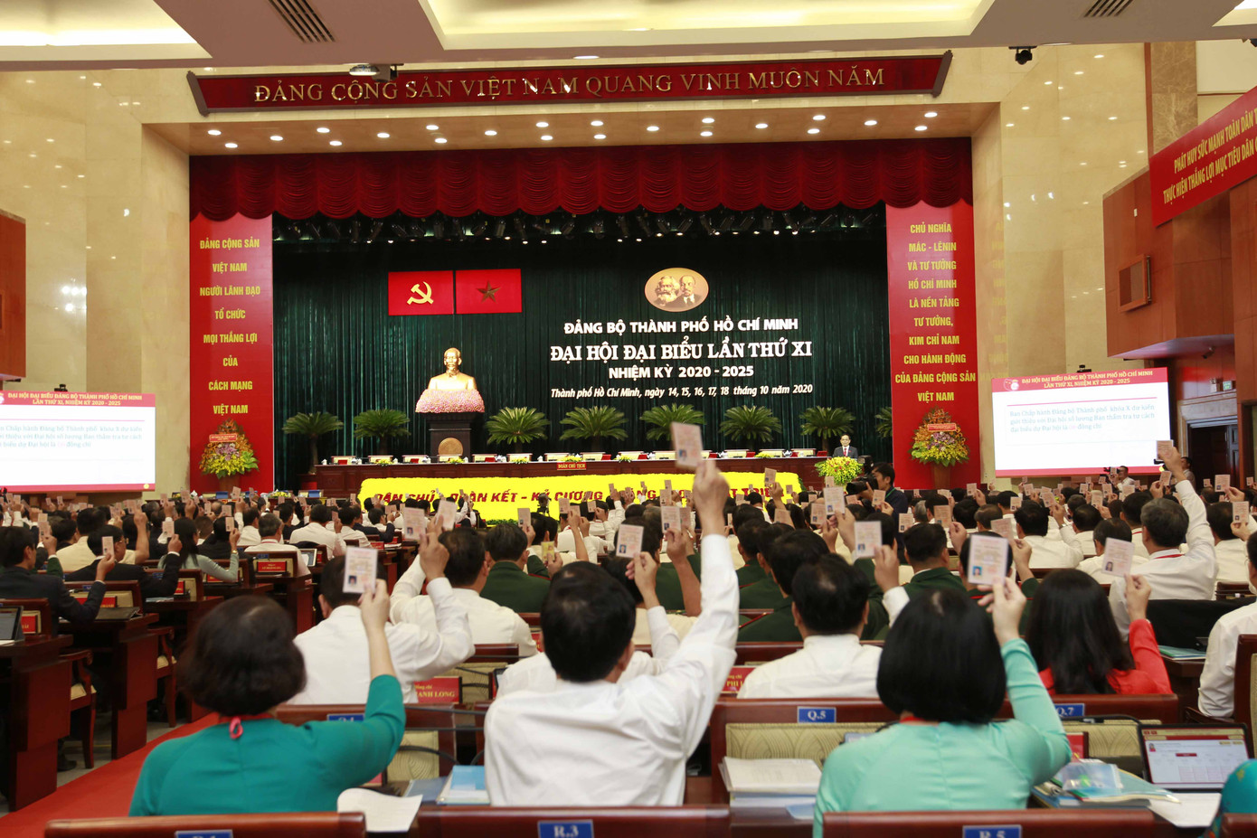 Hình ảnh phiên họp trù bị của Đại hội Đảng bộ TPHCM ảnh 8